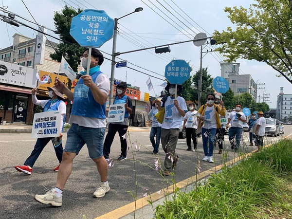 한국전쟁 71년이었던 지난 6월 25일, 장안구청을 출발한 60여명의 행진단은 성균관대역까지 행진했다.
