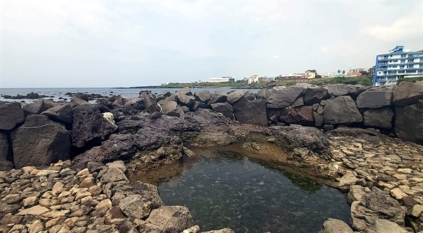 제주 애월읍 하귀 1리 해변에 있는 용천수 '거스린 물'
