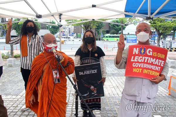 4일 오후 창원역 광장에서 열린 '미얀마 민주주의 연대 18차 일요시위". 위쑤따 스님 발언.