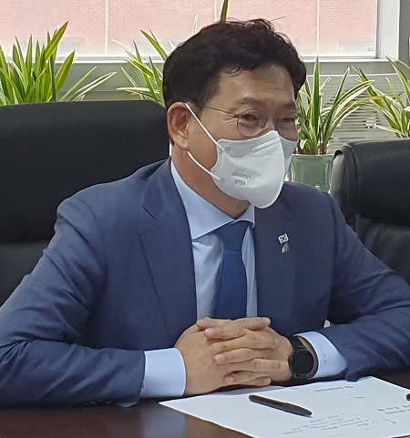 송영길 대표가 5일 오후 한국노총과의 정책간담회에서 인사말을 하고 있다.