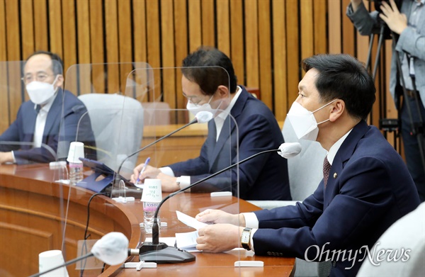 국민의힘 김기현 원내대표가 6일 오전 서울 여의도 국회에서 열린 원내대책회의에서 발언하고 있다.