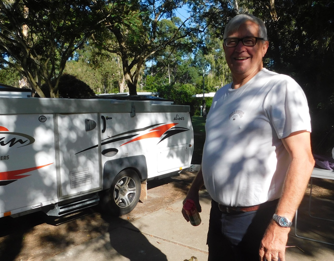 큰 캐러밴을 가지고 호주 전역을 여행한다는 켄(Ken), 나에게 여행에 대해 도움을 준 사람이다.