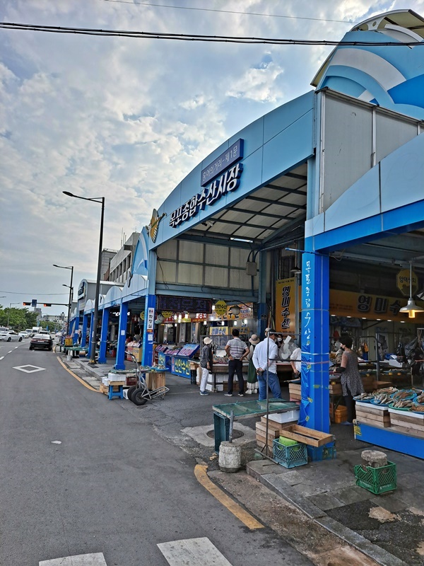 홍어가 있는 목포종합수산시장 전경이다.