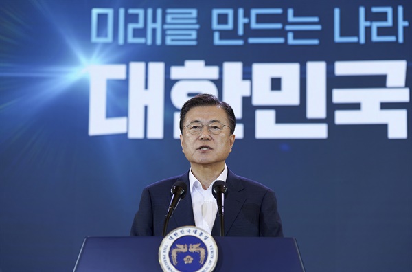 문재인 대통령이 7월 14일 청와대에서 열린 제4차 한국판 뉴딜 전략회의에서 발언하고 있다.