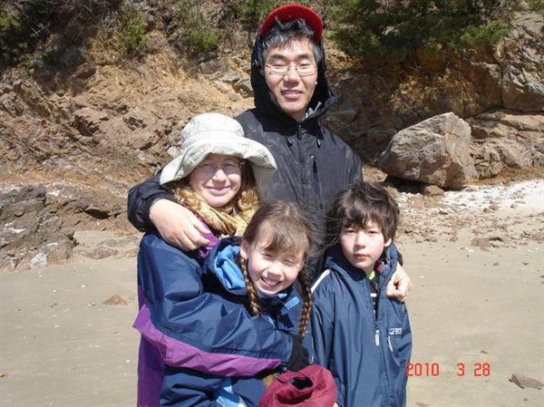 2010년 나와 우리 가족은 '이산가족'으로 살았다. 당시 가족들과 반가운 재회.