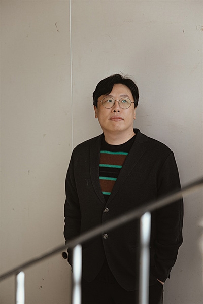 송경원 영화평론가 베테랑 영화기자가 된 그는 대중과 영화를 잇는 연결고리로 남고 싶다고 한다.