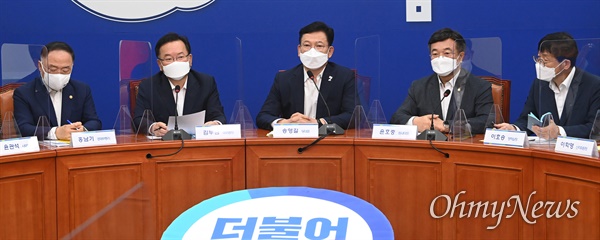 더불어민주당 송영길 대표가 19일 서울 여의도 국회에서 열린 고위당정협의회에서 발언하고 있다. 