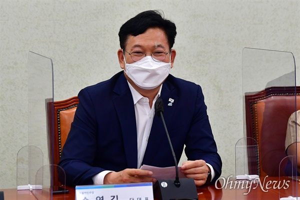 더불어민주당 송영길 대표가 19일 국회에서 스리프리야 란가나탄 주한인도대사의 예방을 받고 인사말을 하고 있다. 