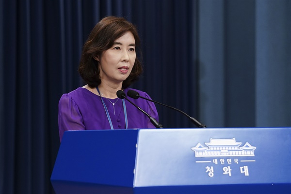 박경미 청와대 대변인이 21일 춘추관 2층 브리핑룸에서 현안 관련 대통령 지시사항을 브리핑하고 있다.