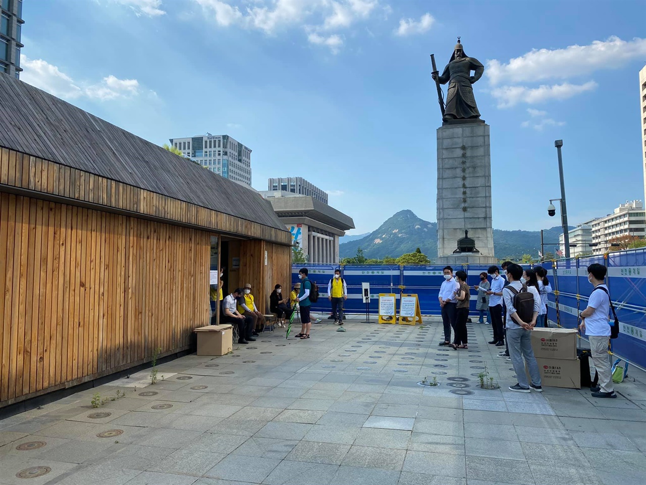 23일 부터 광화문 기억관 내 사진과 기억물품들을 빼려고 강제철거 만행 시도 