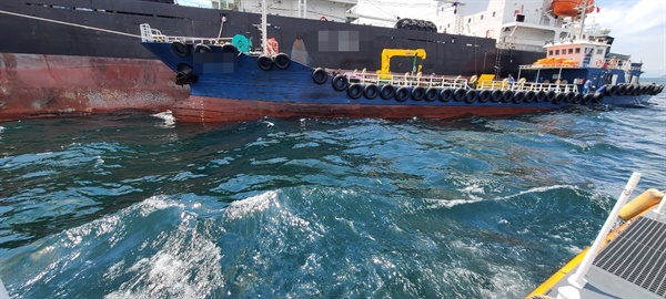 부산해경, 남외항 해상 중국 원양어선 기름유출.