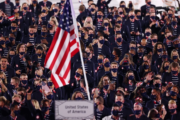 [올림픽] 입장하는 미국 선수단 23일 일본 도쿄 신주쿠 국립경기장에서 열린 2020 도쿄올림픽 개막식에서 미국 선수단이 입장하고 있다.