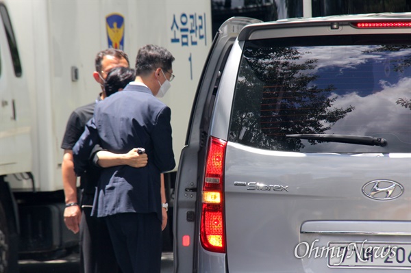 김경수 전 경남지사가 26일 오후 창원교도소에 재수감되었다.