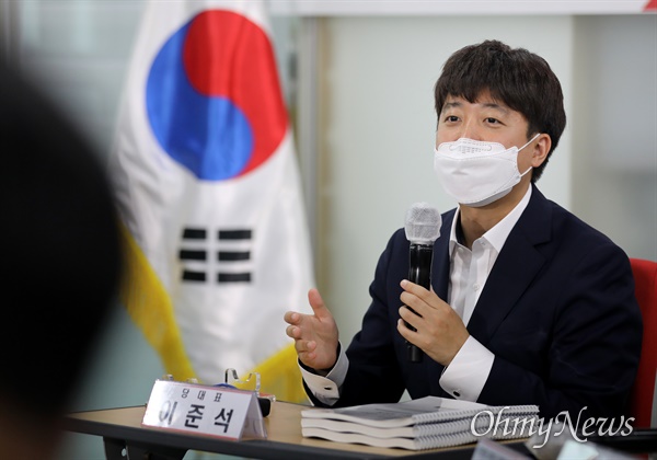  국민의힘 이준석 대표가 29일 오후 서울 여의도 중앙당사에서 열린 국민의힘 대선 경선후보 간담회에서 인사말을 하고 있다. 