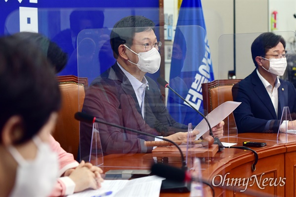 더불어민주당 송영길 당 대표가 2일 오전 국회에서 열린 최고위원회의 에서 발언하고 있다. 