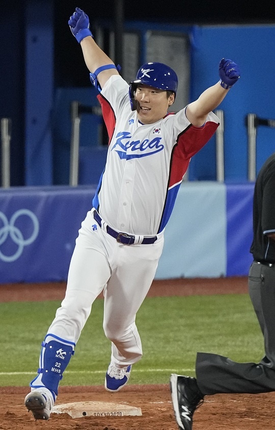  도쿄 올림픽에서 맹타를 휘두르고 있는 김현수

