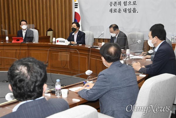 김기현 국민의힘 원내대표가 3일 국회에서 열린 원내대책회의에 참석, 모두발언을 하고 있다.

