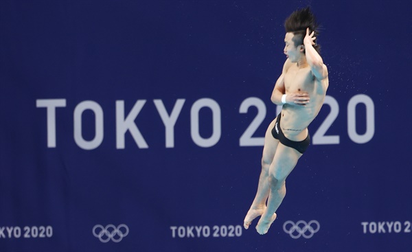  3일 일본 도쿄 아쿠아틱스 센터에서 열린 남자 다이빙 3ｍ 스프링보드 결승 경기. 한국 우하람이 다이빙 연기를 선보이고 있다. 2021.8.3 