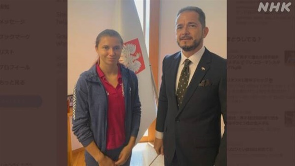  주일 폴란드대사관의 벨라루스 육상 대표 크리스치나 치마노우스카 보호 소식을 전하는 NHK 갈무리.