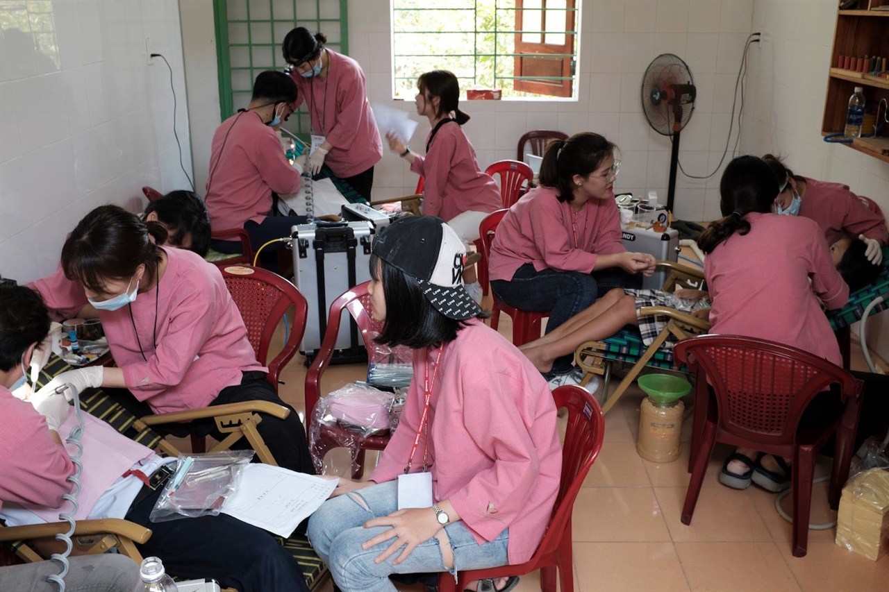 치과 한의과 의료인및 일반 후원회원 320여명으로 구성된 베트남 평화의료연대(평연)은 1999년 이래 지속적으로 현지에서 구강보건교육사업및 수술등 의료지원 활동을 해왔다.