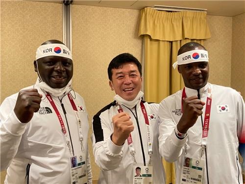  한국 육상 마라톤 대표팀이 결전지 삿포로에서 출정식을 열었다. 대한육상연맹은 6일 "도쿄올림픽 마라톤 출전(여자부 7일, 남자부 8일)을 앞둔 남녀 마라톤 대표팀이 삿포로 현지에서 출정식을 열고, 선전을 다짐했다"고 밝혔다.