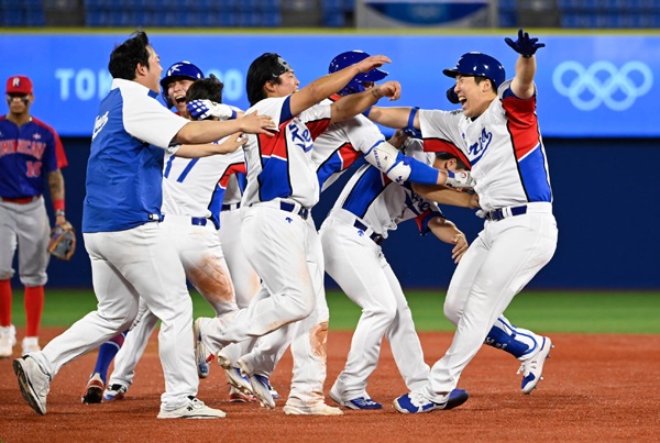 대한민국 야구 국가대표팀 대한민국 프로야구가 그들만의 리그에 머물지 않기 위해서는 그들이 실력에 비해 과도하게 사랑받고 있음을 자각해야 한다.