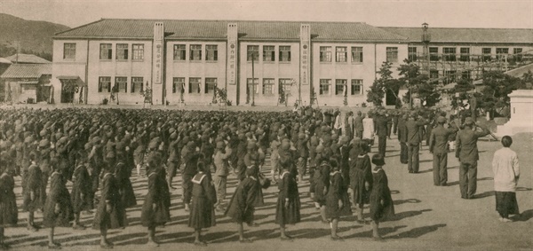 1938_마산공립보통학교 교무실 모습