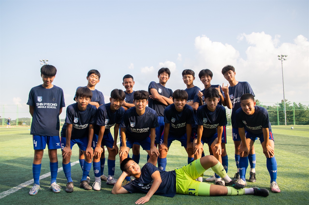 당진 신평중 축구부 선수들 전국대회인 오룡기 대회에서 무실점 우승을 이끈 주역들. 