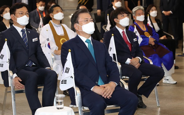 문재인 대통령이 15일 서울 중구 문화역서울284에서 열린 제76주년 광복절 경축식에 참석해 있다. 
