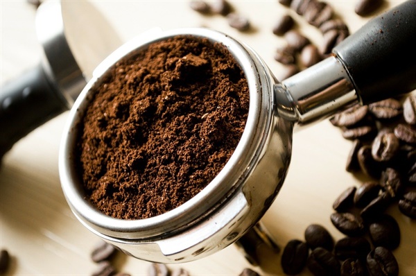 에스프레소 추출 후 약 99.8%의 커피박이 남겨진다.