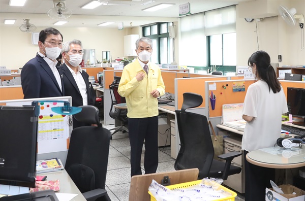 박종훈 경남교육감은 19일 창원중앙고등학교를 방문해 방역 상황 점검했다.