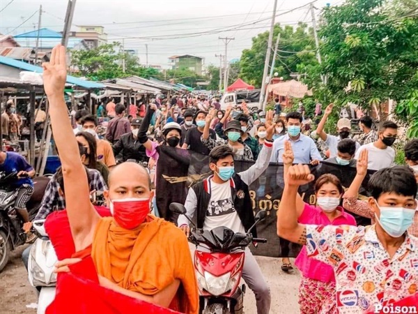 20일 만달레이 승려들과 시민들의 시위