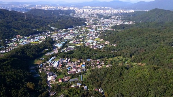  하남시 전경. 5년 만에 2배의 인구가 증가하며 급변하는 전환기에 마주선 하남시. 이곳은 교산신도시 추진, 지하철 5호선 개통 및 3호선, 9호선 확정 등 많은 변화를 겪었다.