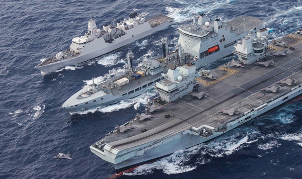 영국 해군의 퀸 엘리자베스(6만5천t급) 항공모함 전단의 모습. 31일부터 동해에서 우리 군과 연합훈련을 실시한다.