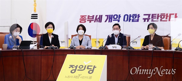 정의당 배진교 원내대표가 지난 8월 31일 서울 여의도 국회에서 열린 의원총회에서 발언하고 있다.
