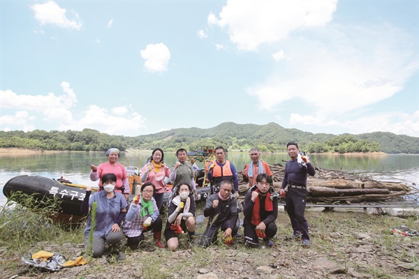 7월 15일 환경정화활동에 참여한 대청호수난구조대원
