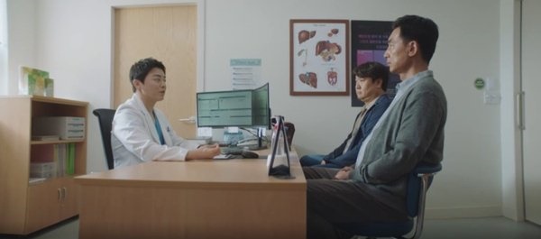  tvN 목요드라마 <슬기로운 의사생활 시즌 2> 10화 한 장면