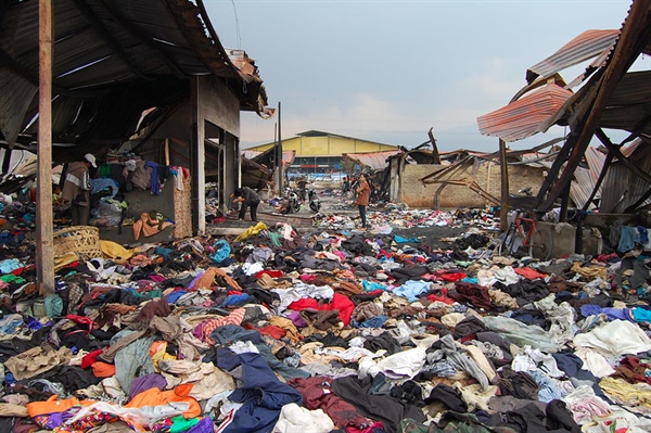 우리나라에서 버려진 옷의 대부분은 저개발국가로 떠넘겨진다