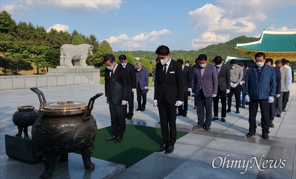  8일 오전 대선출마를 공식 선언한 김동연 전 경제부총리는 이날 오후 대전현충원을 찾아 현충탑과 천안함용사 묘역, 홍범도 장군 묘역 등을 참배했다.