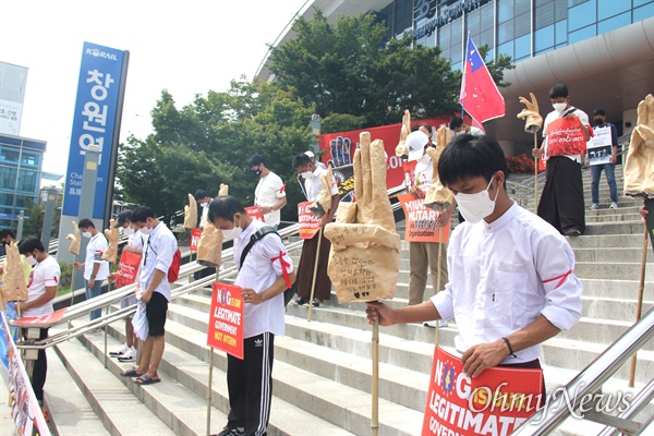 한국미얀마연대, 경남이주민센터, 경남미얀마교민회는 12일 오후 창원역 광장에서 “미얀마 민주주의 연대 28차 일요시위”를 벌였다.