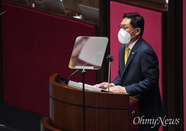 정의당 배진교 원내대표가 13일 국회에서 열린 본회의에서 비교섭단체 대표발언을 하고 있다.