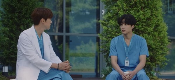  tvN 목요드라마 <슬기로운 의사생활 시즌 2> 11화 한 장면