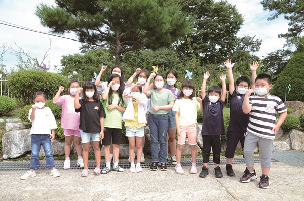 충북 옥천 청성초등학교 학생들