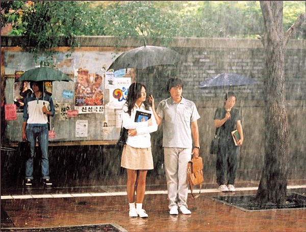  우산과 비는 <번지점프를 하다>에서 두 주인공의 사랑을 확인하는 중요한 역할을 한다.