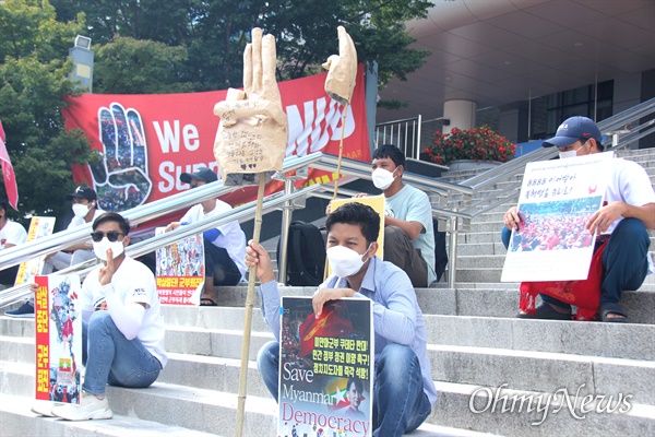 9월 19일 오후 창원역 광장에서 열린 '미얀마 민주주의 연대 29차 일요시위'