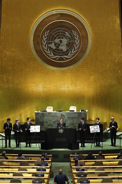 그룹 BTS(방탄소년단)이 20일(현지시각) 뉴욕 유엔본부 총회장에서 열린 제2차 SDG Moment(지속가능발전목표 고위급회의) 개회식에서 발언하고 있다. 왼쪽부터 뷔, 슈가, 진, RM, 정국, 지민, 제이홉. 2021.9.20