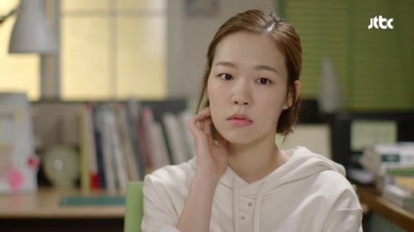  <청춘시대>시즌1에서 윤진명을 어둡게 표현했던 한예리는 시즌2에서 윤진명 캐릭터를 한층 밝게 표현했다.