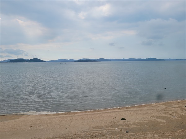  서산시에서 오지리까지는 약 28km로, 40분 정도 걸린다. 오지리에 도착한 시간은 19일 오후 3시, 탁 트인 가로림만이 한눈에 들어오면서 탄성이 절로 나왔다.