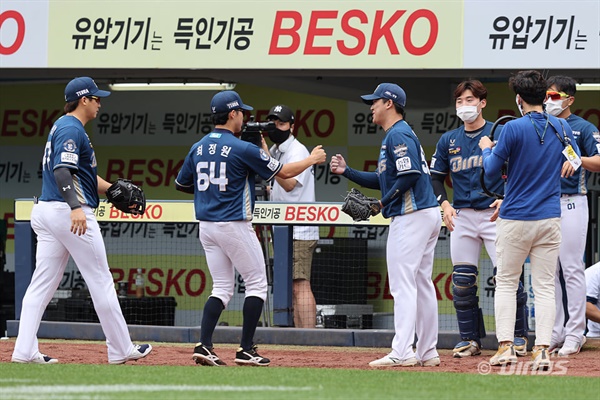  26일 경기서 최정원이 몸을 아끼지 않는 호수비까지 펼쳤지만, 연패를 끊기에는 역부족이었다.