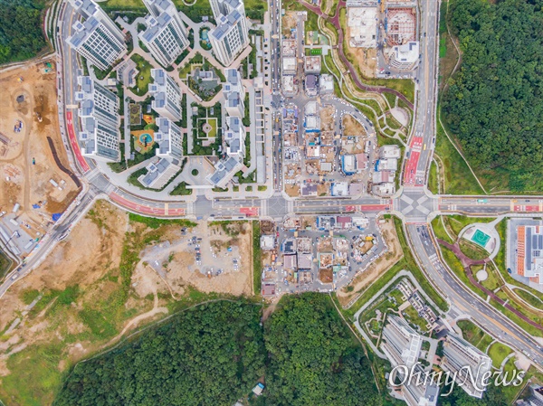 27일 오후 경기도 성남시 대장동 일대 대장지구 개발 사업으로 공사중인 현장들이 보이고 있다. 